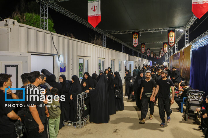 از نگاه رسانه/ خدمت‌رسانی بیمارستان سیار برکت در عمود ۹۸۹ به زائران اربعین حسینی