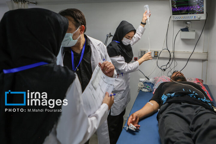 از نگاه رسانه/ خدمت‌رسانی بیمارستان سیار برکت در عمود ۹۸۹ به زائران اربعین حسینی