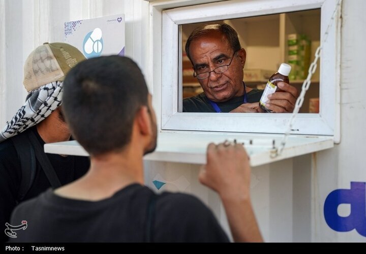 از نگاه رسانه/ خدمت‌رسانی بیمارستان سیار برکت در عمود ۹۸۹ به زائران اربعین حسینی