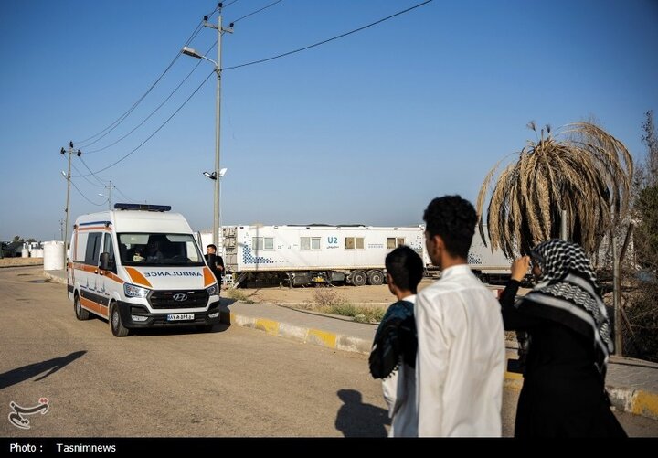 از نگاه رسانه/ خدمت‌رسانی بیمارستان سیار برکت در عمود ۹۸۹ به زائران اربعین حسینی