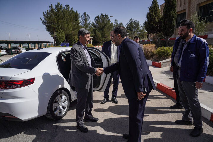 بازدید رئیس ستاد اجرایی فرمان امام از کارخانه پارس ام.سی.اس اصفهان