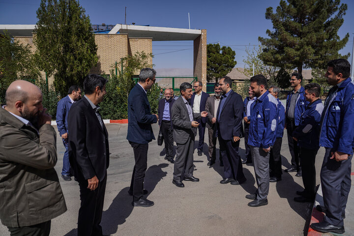 بازدید رئیس ستاد اجرایی فرمان امام از کارخانه پارس ام.سی.اس اصفهان
