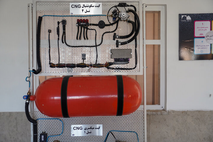 بازدید رئیس ستاد اجرایی فرمان امام از کارخانه پارس ام.سی.اس اصفهان