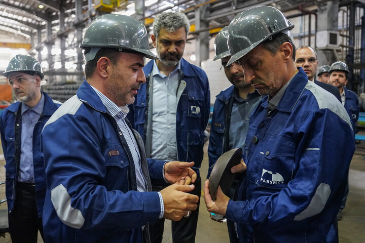 بازدید رئیس ستاد اجرایی فرمان امام از کارخانه پارس ام.سی.اس اصفهان