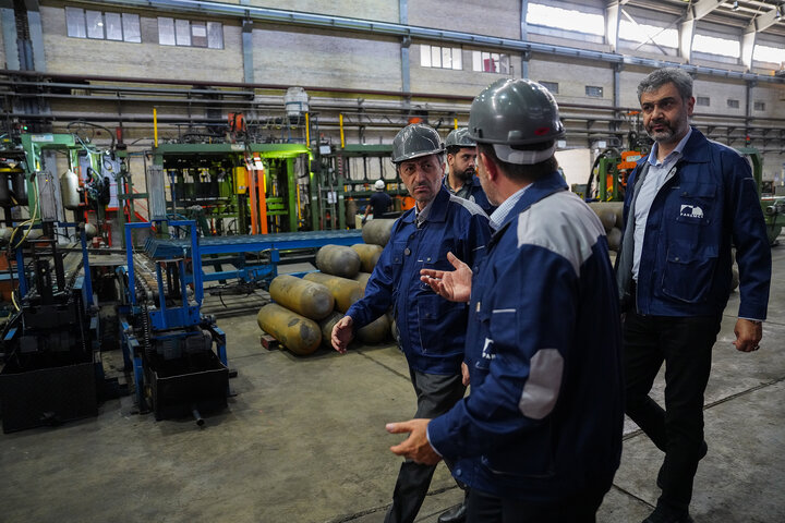 بازدید رئیس ستاد اجرایی فرمان امام از کارخانه پارس ام.سی.اس اصفهان