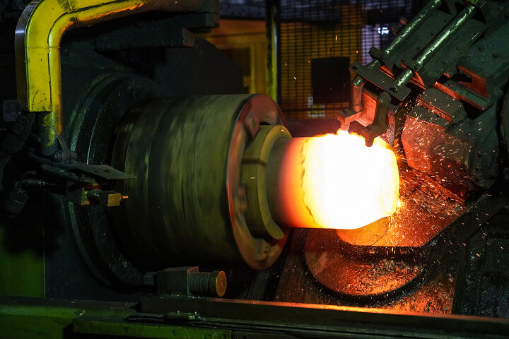 بازدید رئیس ستاد اجرایی فرمان امام از کارخانه پارس ام.سی.اس اصفهان