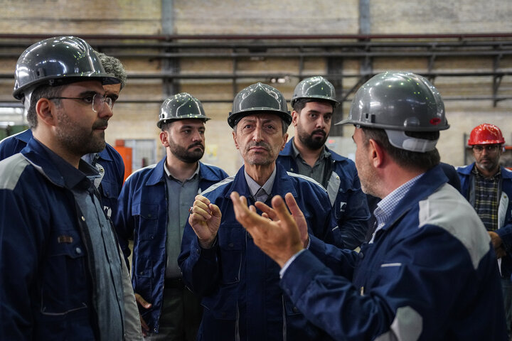 بازدید رئیس ستاد اجرایی فرمان امام از کارخانه پارس ام.سی.اس اصفهان