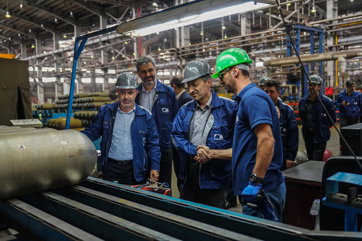 بازدید رئیس ستاد اجرایی فرمان امام از کارخانه پارس ام.سی.اس اصفهان
