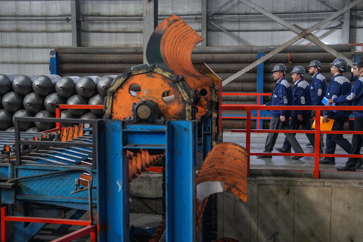 بازدید رئیس ستاد اجرایی فرمان امام از کارخانه پارس ام.سی.اس اصفهان