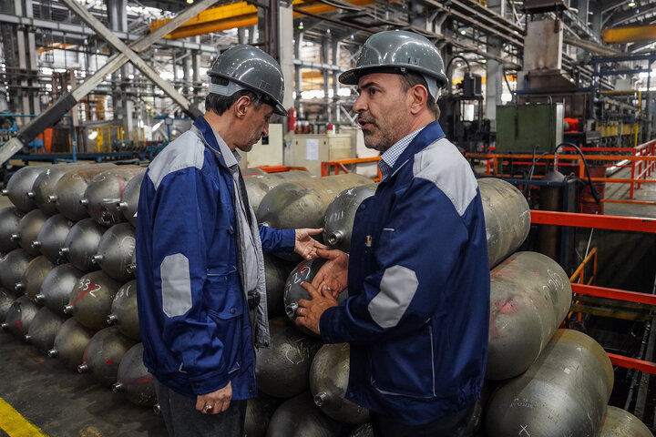 بازدید رئیس ستاد اجرایی فرمان امام از کارخانه پارس ام.سی.اس اصفهان