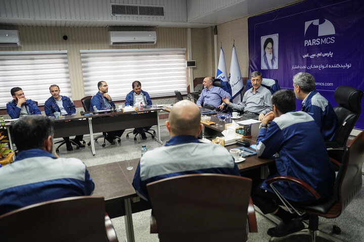 بازدید رئیس ستاد اجرایی فرمان امام از کارخانه پارس ام.سی.اس اصفهان