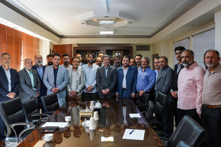 جلسه سید پرویز فتاح رئیس ستاد اجرایی فرمان امام با مدیران ستاد اجرایی فرمان امام در استان اصفهان
