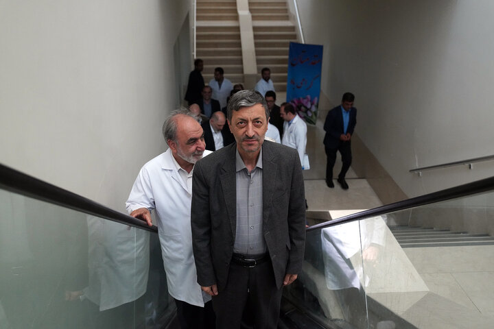 بازدید رئیس ستاد اجرایی فرمان امام از کارخانه داروسازی ریحانه اصفهان