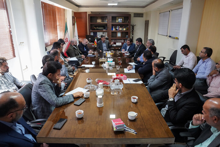 جلسه سید پرویز فتاح رئیس ستاد اجرایی فرمان امام با مدیران ستاد اجرایی فرمان امام در استان اصفهان