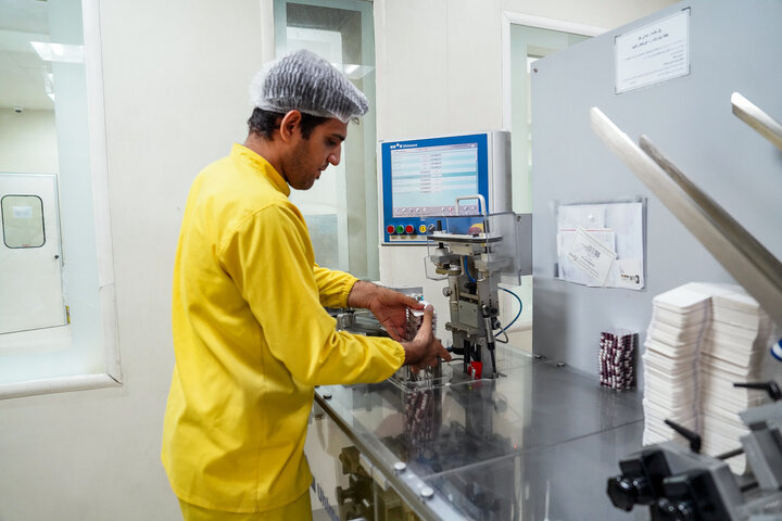 بازدید رئیس ستاد اجرایی فرمان امام از کارخانه داروسازی ریحانه اصفهان