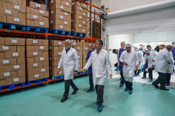 بازدید رئیس ستاد اجرایی فرمان امام از کارخانه داروسازی ریحانه اصفهان