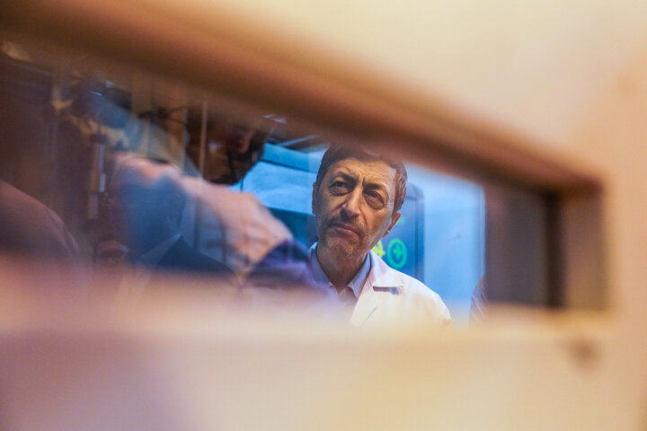 بازدید رئیس ستاد اجرایی فرمان امام از کارخانه داروسازی ریحانه اصفهان