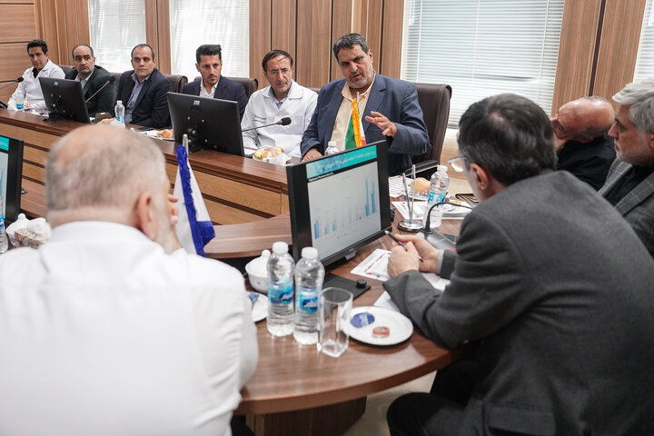 بازدید رئیس ستاد اجرایی فرمان امام از کارخانه داروسازی ریحانه اصفهان