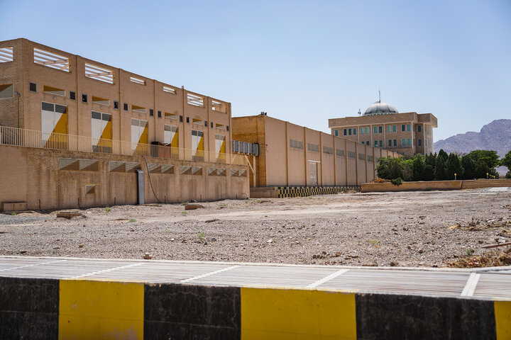 بازدید رئیس ستاد اجرایی فرمان امام از کارخانه داروسازی ریحانه اصفهان