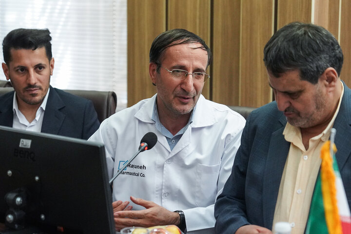 بازدید رئیس ستاد اجرایی فرمان امام از کارخانه داروسازی ریحانه اصفهان