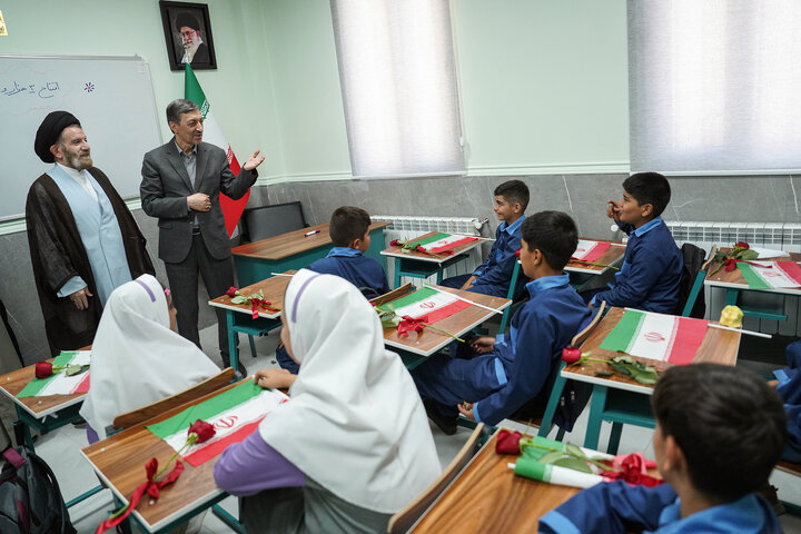 جشن پایان مدارس کانکسی ایران با حضور رئیس ستاد اجرایی فرمان امام و وزیر آموزش و پرورش