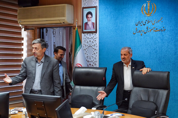 توسعه عدالت آموزشی و تجهیز مدارس با امضای دو تفاهم‌نامه مشترک