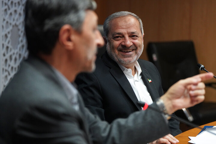 توسعه عدالت آموزشی و تجهیز مدارس با امضای دو تفاهم‌نامه مشترک