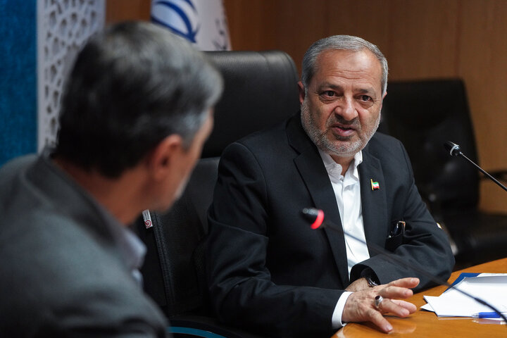 توسعه عدالت آموزشی و تجهیز مدارس با امضای دو تفاهم‌نامه مشترک