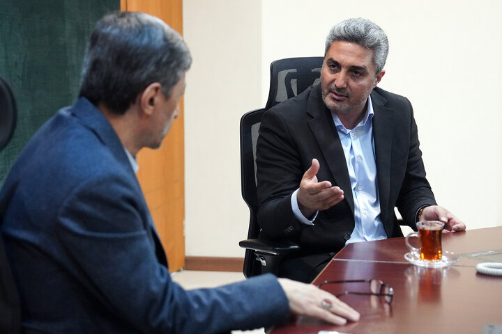 دیدار حاکم ممکان نماینده مردم ارومیه در مجلس شورای اسلامی با رئیس ستاد اجرایی فرمان امام