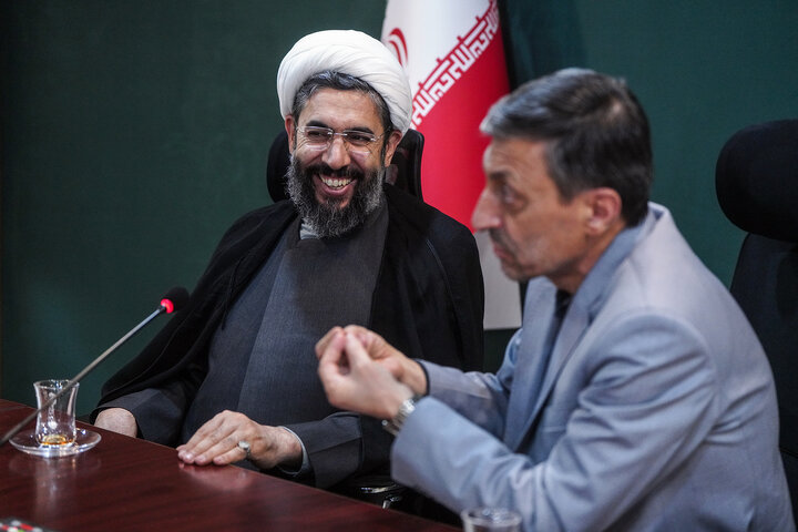 دیدار نماینده مقام معظم رهبری در دانشگاه‌ها  با رئیس ستاد اجرایی فرمان امام