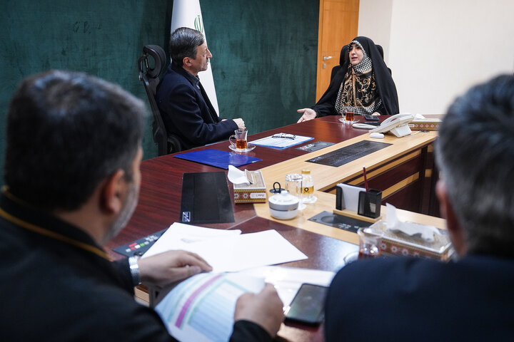 دیدار زینب قیصری نماینده مردم تهران، ری، شمیرانات، اسلامشهر و پردیس در مجلس شورای اسلامی با رئیس ستاد اجرایی فرمان امام