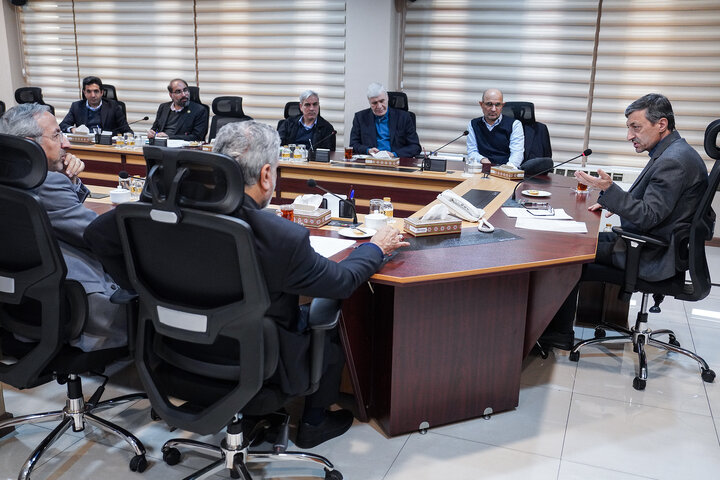 بررسی پروژه‌های جاری گروه توسعه انرژی تدبیر با حضور رئیس ستاد اجرایی فرمان امام