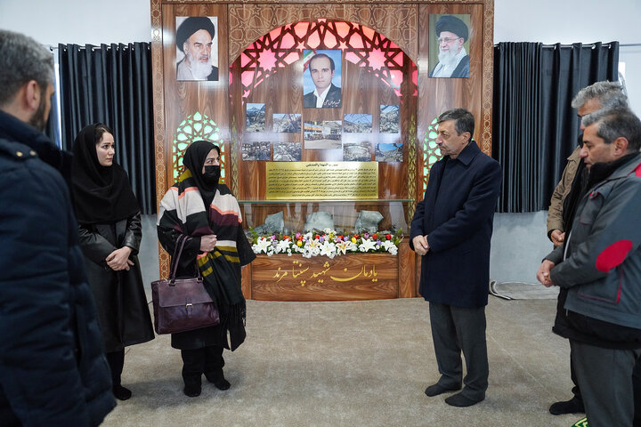 دیدار سید پرویز فتاح رئیس ستاد اجرایی فرمان امام با خانواده شهید عباس حلمی 