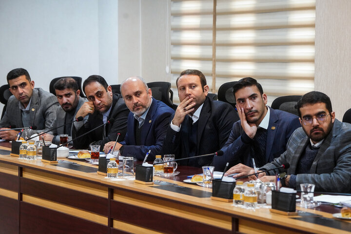 بررسی طرح‌های جهش تولید در محصولات کشاورزی و دامی با حضور رئیس ستاد اجرایی فرمان امام