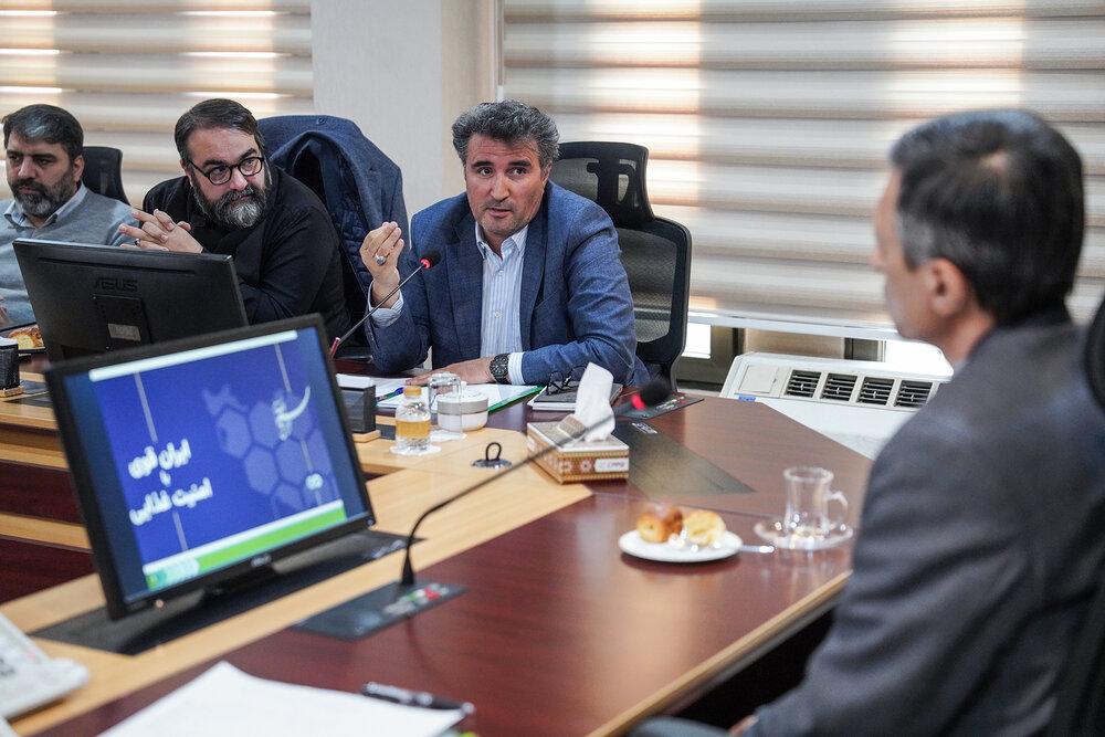 بررسی طرح‌های جهش تولید در محصولات کشاورزی و دامی با حضور رئیس ستاد اجرایی فرمان امام