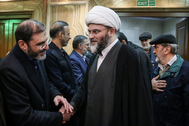 حضور رئیس ستاد اجرایی فرمان امام در مراسم ترحیم شهید فرج الله شوشتری