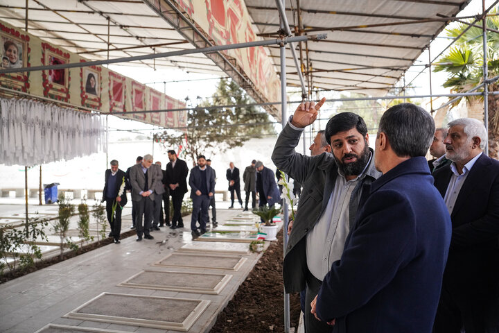 حضور رئیس، مدیران و کارکنان ستاد اجرایی فرمان امام در گلزار شهدای بهشت زهرا