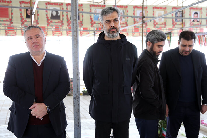 حضور رئیس، مدیران و کارکنان ستاد اجرایی فرمان امام در گلزار شهدای بهشت زهرا