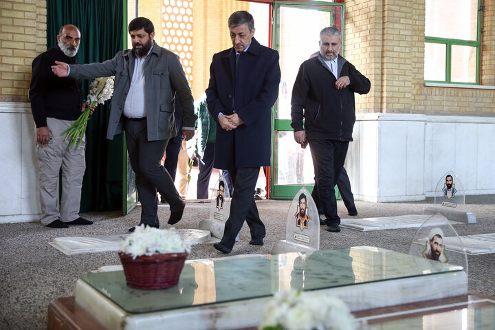 حضور رئیس، مدیران و کارکنان ستاد اجرایی فرمان امام در گلزار شهدای بهشت زهرا