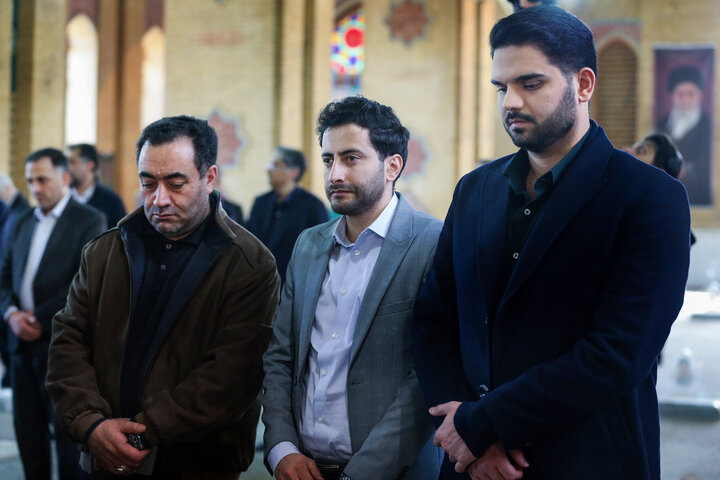 حضور رئیس، مدیران و کارکنان ستاد اجرایی فرمان امام در گلزار شهدای بهشت زهرا