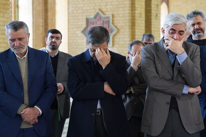 حضور رئیس، مدیران و کارکنان ستاد اجرایی فرمان امام در گلزار شهدای بهشت زهرا