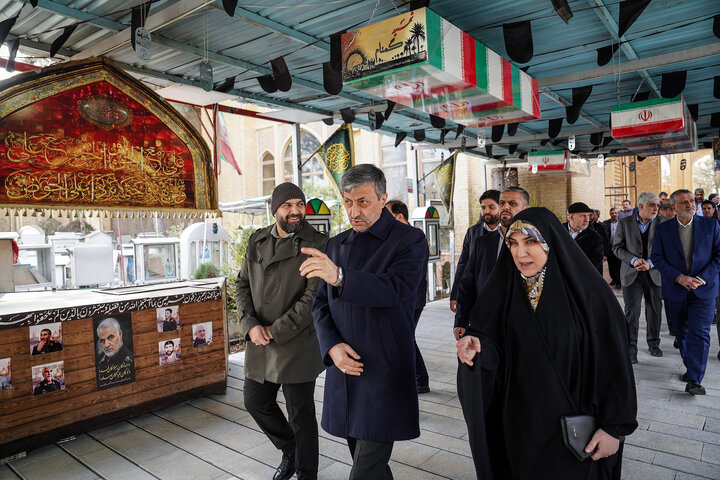 حضور رئیس، مدیران و کارکنان ستاد اجرایی فرمان امام در گلزار شهدای بهشت زهرا