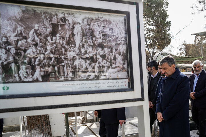 حضور رئیس، مدیران و کارکنان ستاد اجرایی فرمان امام در گلزار شهدای بهشت زهرا