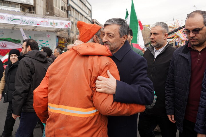 حضور سید پرویز فتاح رئیس ستاد اجرایی فرمان امام در راهپیمایی چهل‌وهفتمین سالگرد پیروزی انقلاب اسلامی
