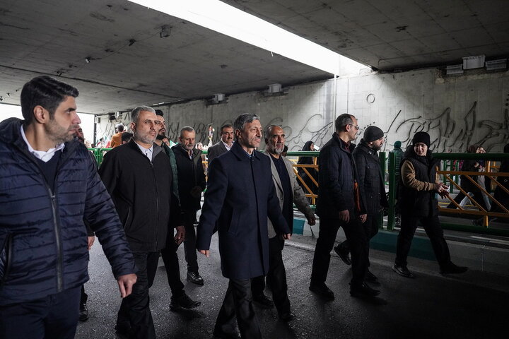 حضور سید پرویز فتاح رئیس ستاد اجرایی فرمان امام در راهپیمایی چهل‌وهفتمین سالگرد پیروزی انقلاب اسلامی