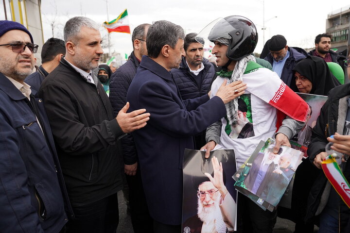 حضور سید پرویز فتاح رئیس ستاد اجرایی فرمان امام در راهپیمایی چهل‌وهفتمین سالگرد پیروزی انقلاب اسلامی