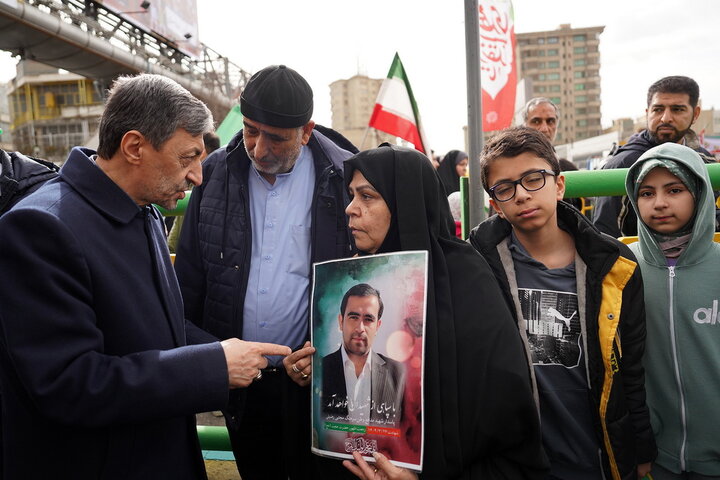 حضور سید پرویز فتاح رئیس ستاد اجرایی فرمان امام در راهپیمایی چهل‌وهفتمین سالگرد پیروزی انقلاب اسلامی