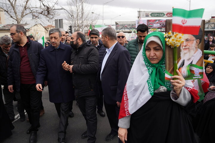 حضور سید پرویز فتاح رئیس ستاد اجرایی فرمان امام در راهپیمایی چهل‌وهفتمین سالگرد پیروزی انقلاب اسلامی