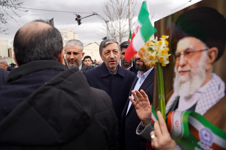 حضور سید پرویز فتاح رئیس ستاد اجرایی فرمان امام در راهپیمایی چهل‌وهفتمین سالگرد پیروزی انقلاب اسلامی