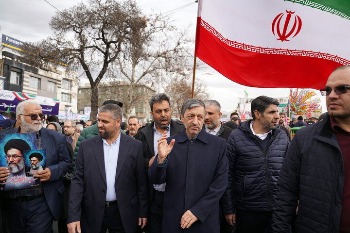 حضور سید پرویز فتاح رئیس ستاد اجرایی فرمان امام در راهپیمایی چهل‌وهفتمین سالگرد پیروزی انقلاب اسلامی